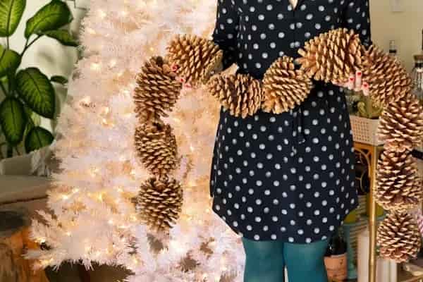 how to make a pine cone garland